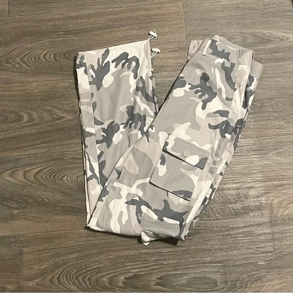 New Camouflage Cargo Pants Size XS - Picture 4 of 7